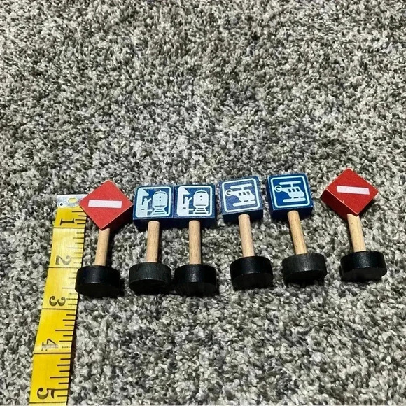 Thomas & Friends Wooden Railway People, Signs, Trees Accessories Lot 15 - Picture 2 of 11